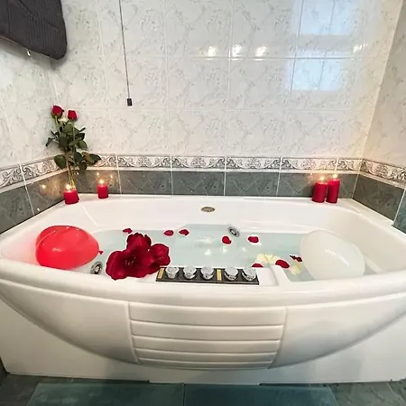 Jacuzzi-idrotherapy Duomo 5 Min Qcterme 100m Apartman