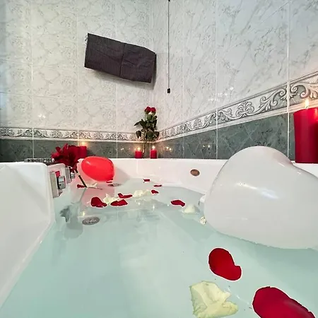 Jacuzzi-idrotherapy Duomo 5 Min Qcterme 100m Apartman